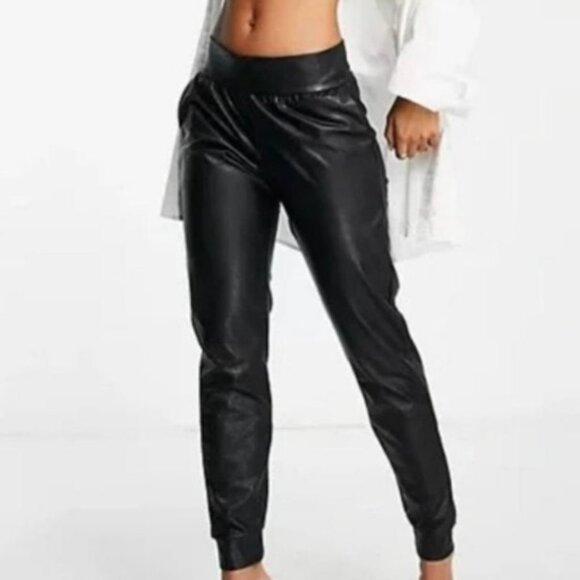 COMMANDO LADIES BLACK FAUX LEATHER JOGGERS - Picture 1 of 7